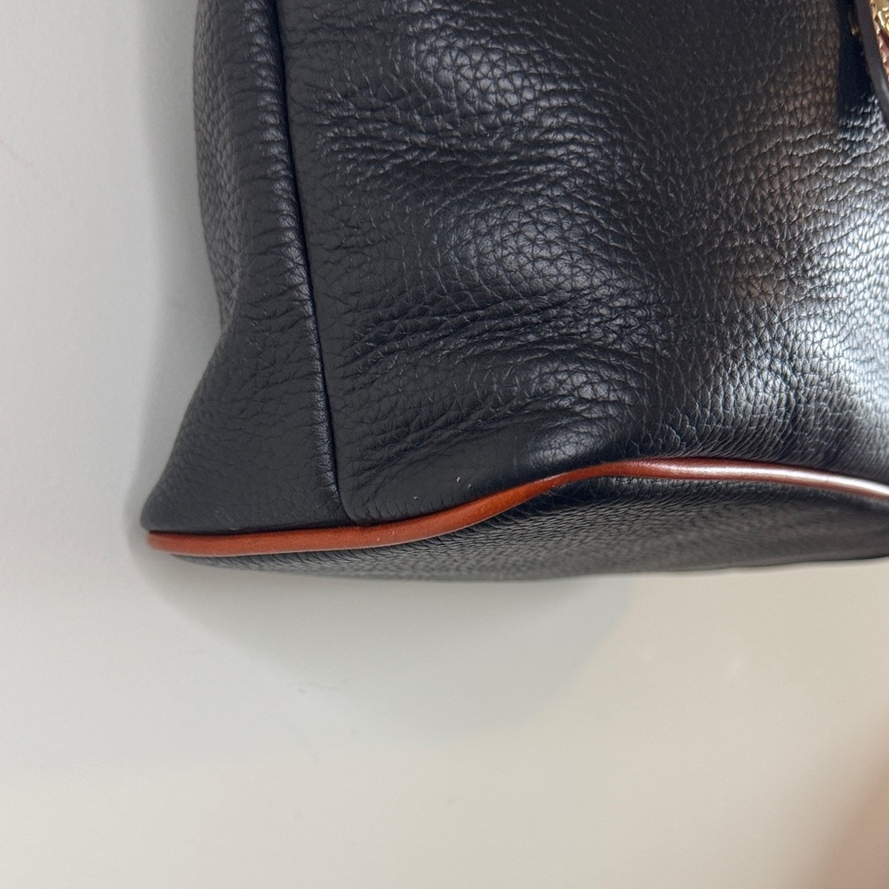LOW START✨Dooney & Bourke Black and Tan Tote NWOT - Picture 4 of 10